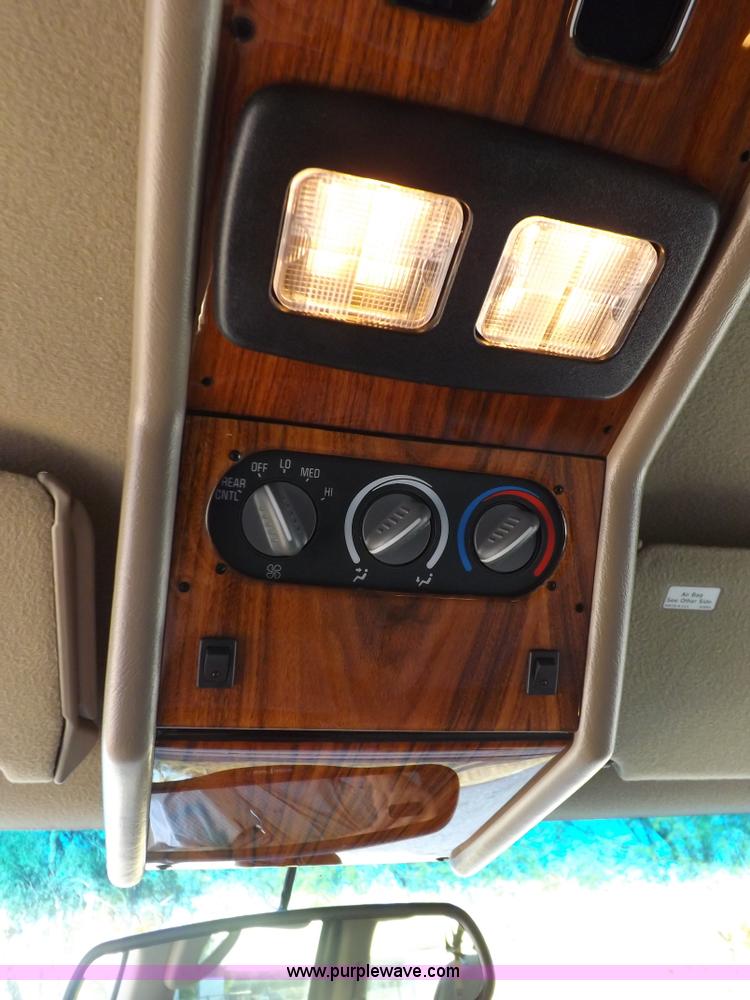 image for item F6209 1997 GMC Suburban 2500 SLE