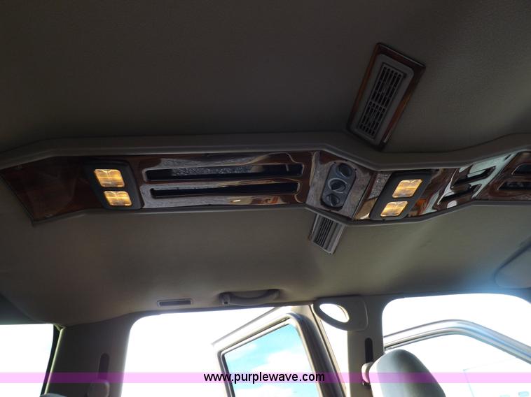 image for item F6209 1997 GMC Suburban 2500 SLE