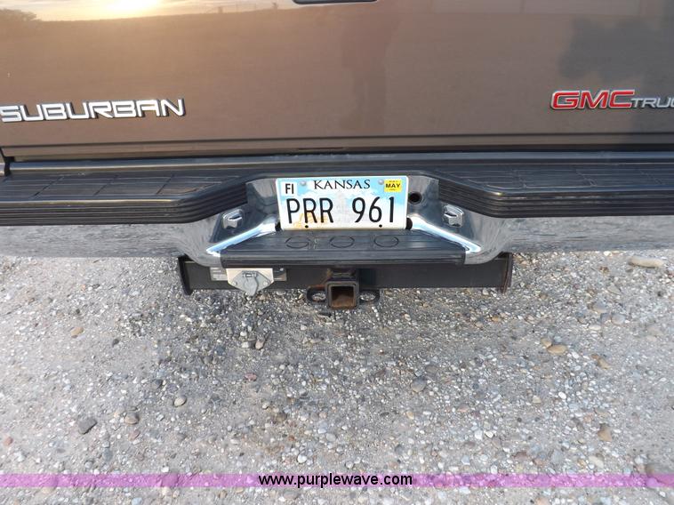 image for item F6209 1997 GMC Suburban 2500 SLE