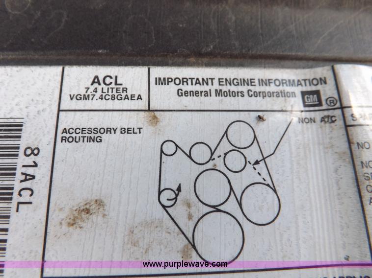 image for item F6209 1997 GMC Suburban 2500 SLE