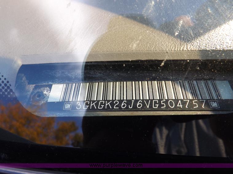 image for item F6209 1997 GMC Suburban 2500 SLE