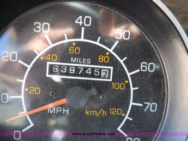 image for item F6217 1997 Kenworth T800 tandem axle semi truck