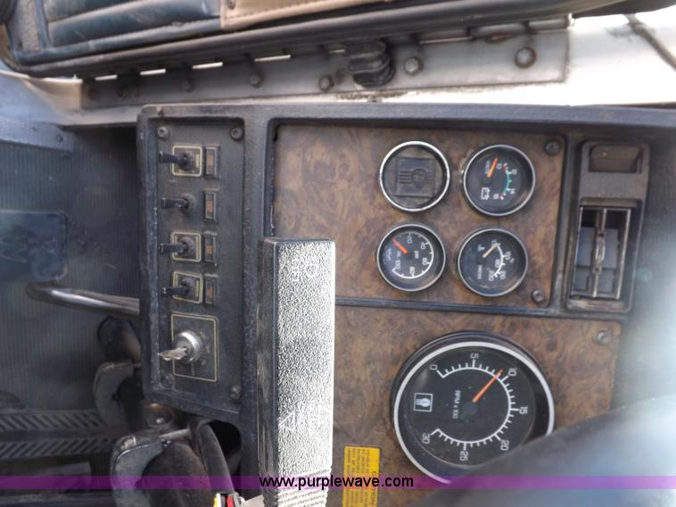 image for item F6217 1997 Kenworth T800 tandem axle semi truck