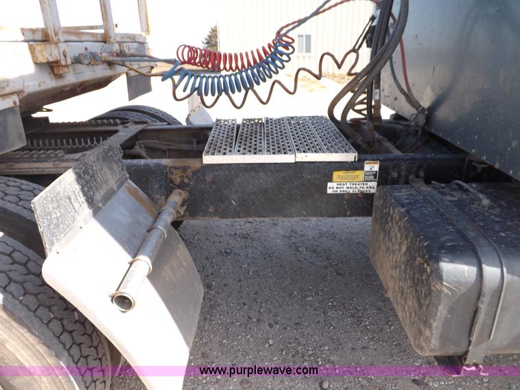 image for item F6217 1997 Kenworth T800 tandem axle semi truck