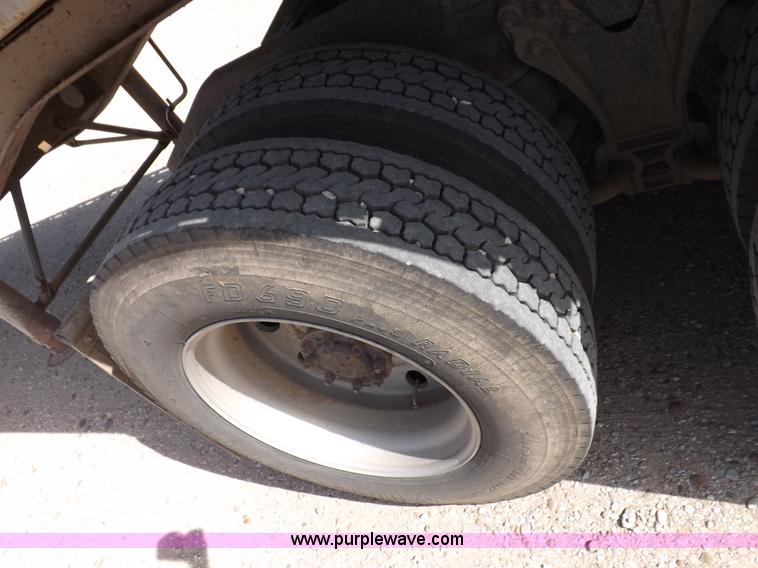 image for item F6217 1997 Kenworth T800 tandem axle semi truck