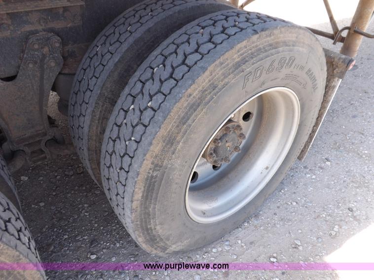 image for item F6217 1997 Kenworth T800 tandem axle semi truck