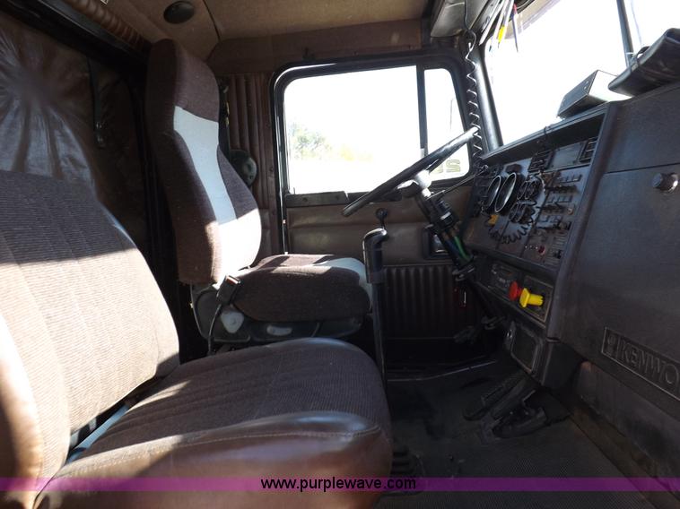 image for item F6218 1997 Kenworth T800 tandem axle semi truck