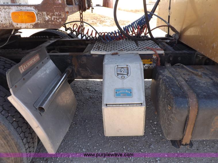 image for item F6218 1997 Kenworth T800 tandem axle semi truck