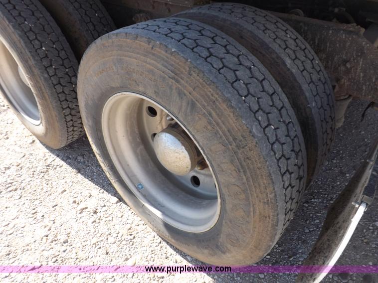 image for item F6218 1997 Kenworth T800 tandem axle semi truck