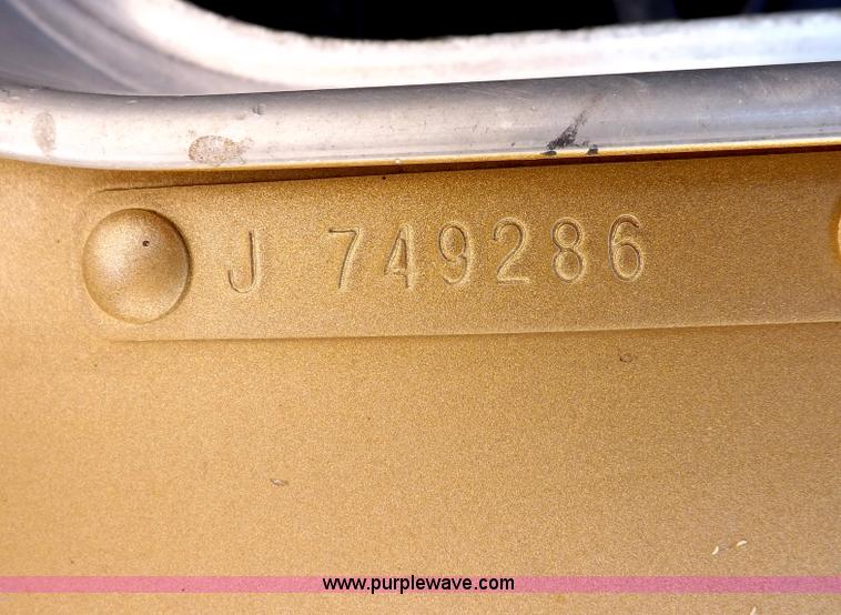 image for item F6218 1997 Kenworth T800 tandem axle semi truck