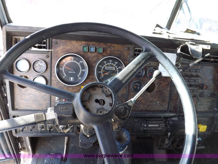 image for item F6219 1997 Kenworth T800 tandem axle semi truck