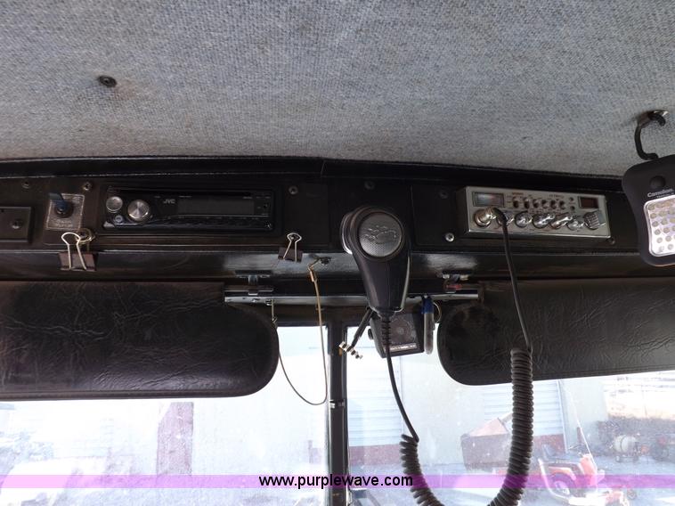 image for item F6219 1997 Kenworth T800 tandem axle semi truck