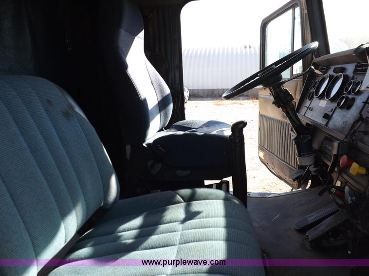 image for item F6219 1997 Kenworth T800 tandem axle semi truck