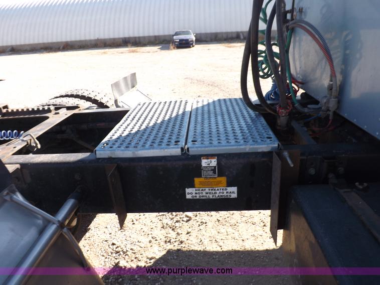 image for item F6219 1997 Kenworth T800 tandem axle semi truck