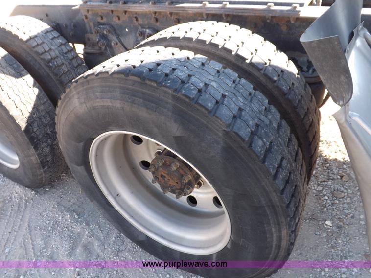 image for item F6219 1997 Kenworth T800 tandem axle semi truck