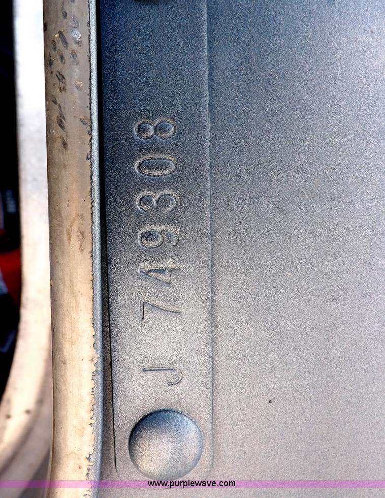 image for item F6219 1997 Kenworth T800 tandem axle semi truck