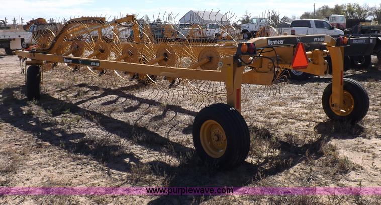 image for item F6220 2011 Vermeer VR1428 wheel rake