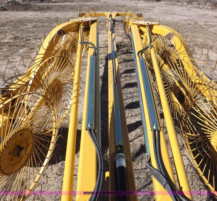 image for item F6220 2011 Vermeer VR1428 wheel rake