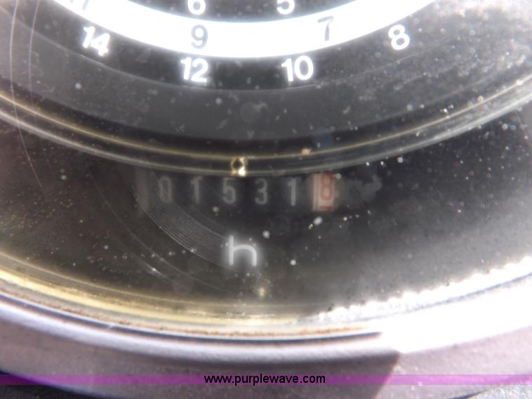 image for item F6233 1983 John Deere 2550 MFWD tractor