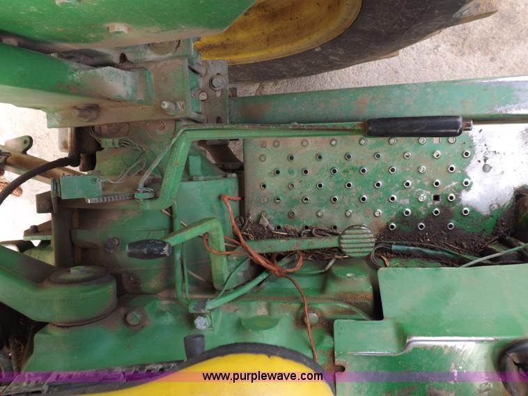 image for item F6233 1983 John Deere 2550 MFWD tractor