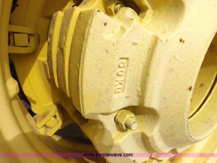 image for item F6233 1983 John Deere 2550 MFWD tractor