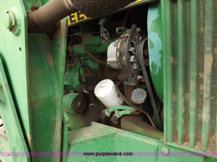 image for item F6233 1983 John Deere 2550 MFWD tractor