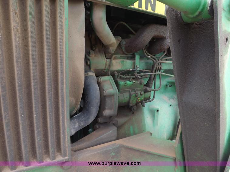 image for item F6233 1983 John Deere 2550 MFWD tractor
