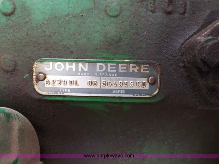 image for item F6233 1983 John Deere 2550 MFWD tractor