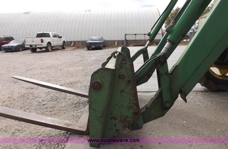 image for item F6233 1983 John Deere 2550 MFWD tractor