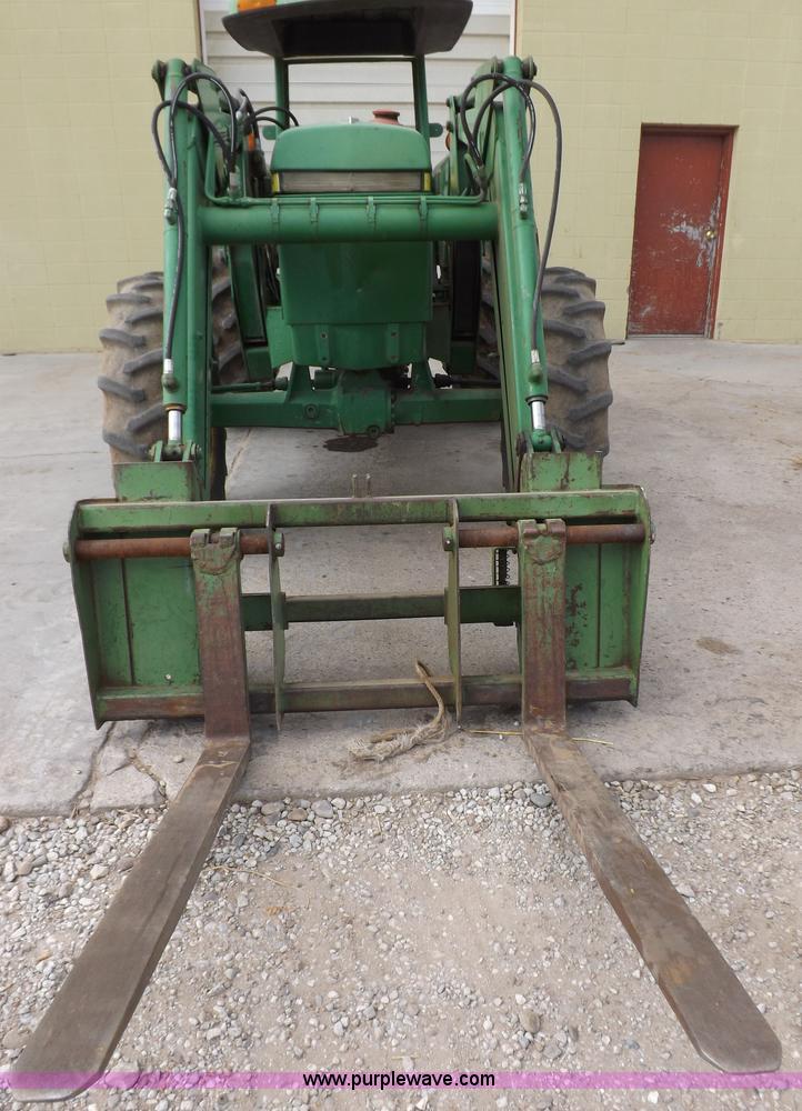 image for item F6233 1983 John Deere 2550 MFWD tractor