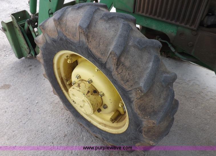image for item F6233 1983 John Deere 2550 MFWD tractor