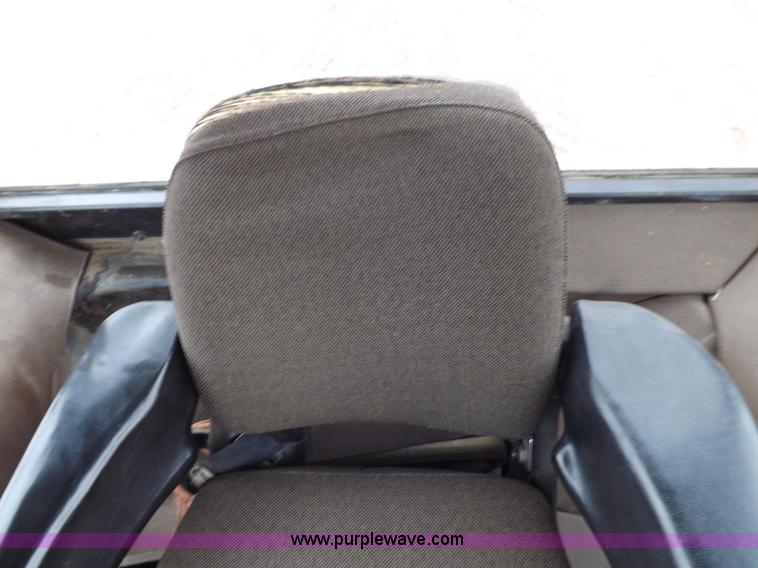 image for item F6240 1985 John Deere 4650 tractor