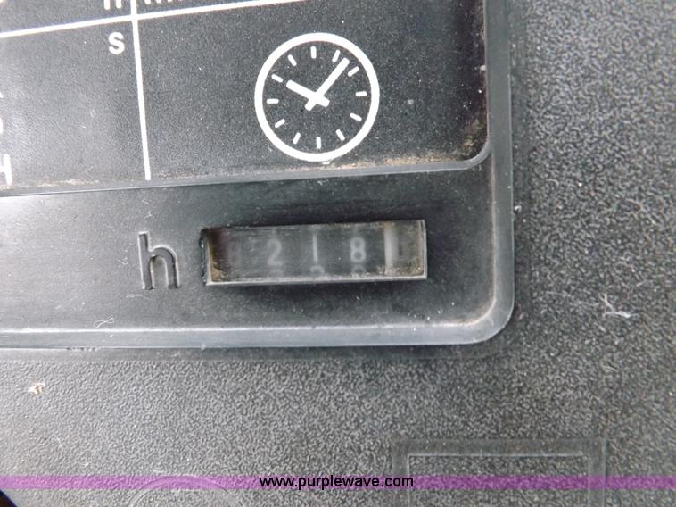 image for item F6240 1985 John Deere 4650 tractor