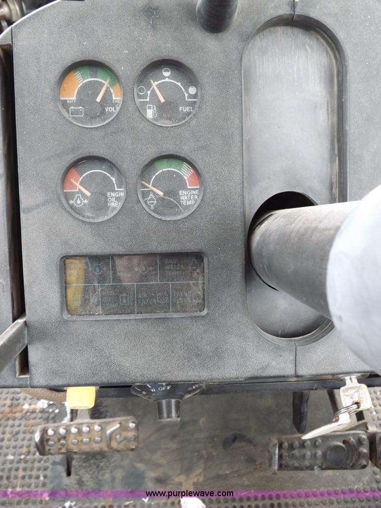 image for item F6240 1985 John Deere 4650 tractor