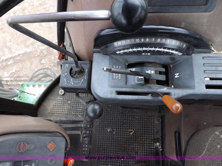 image for item F6240 1985 John Deere 4650 tractor