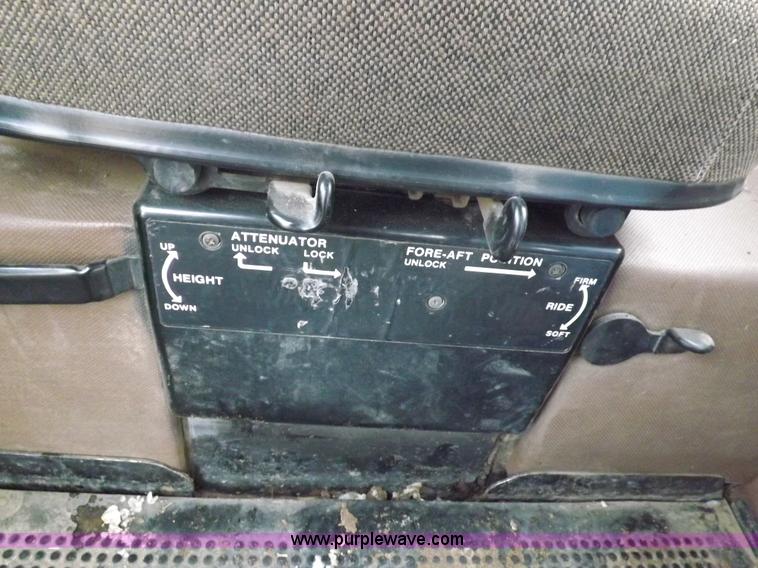 image for item F6240 1985 John Deere 4650 tractor