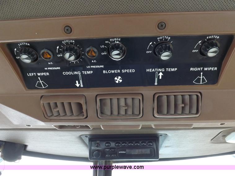 image for item F6240 1985 John Deere 4650 tractor