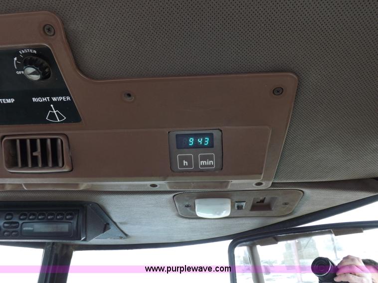 image for item F6240 1985 John Deere 4650 tractor