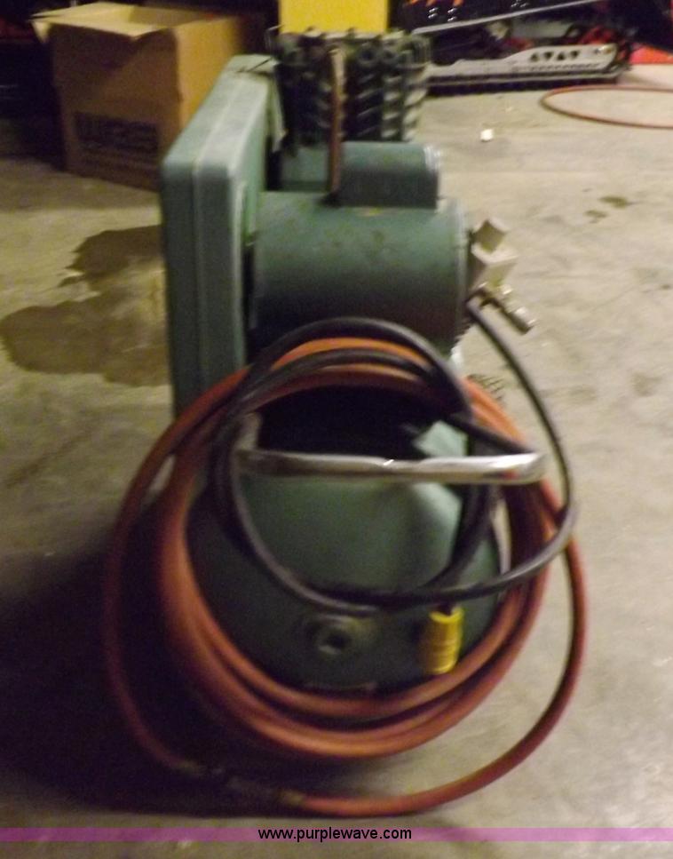 image for item J9098 Speedaire air compressor