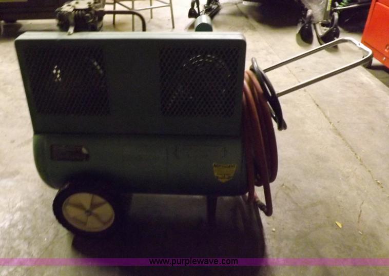 image for item J9098 Speedaire air compressor