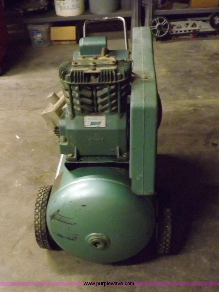 image for item J9098 Speedaire air compressor