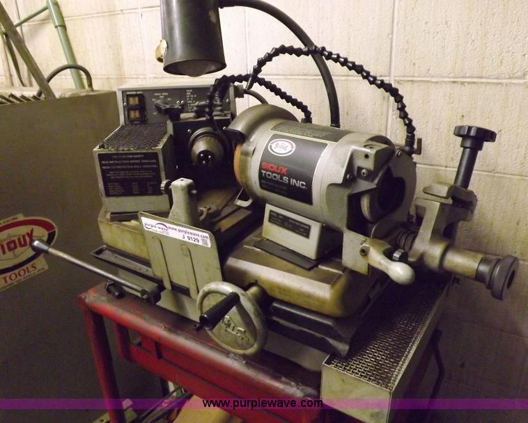 Sioux 2001 valve grinder in Garden City, KS Item J9132 sold Purple Wave