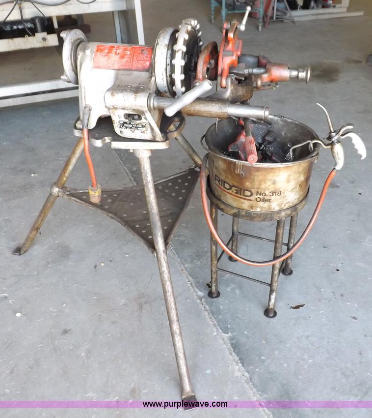 Rigid 300 pipe cutter, reamer, threading machine in Garden City, KS