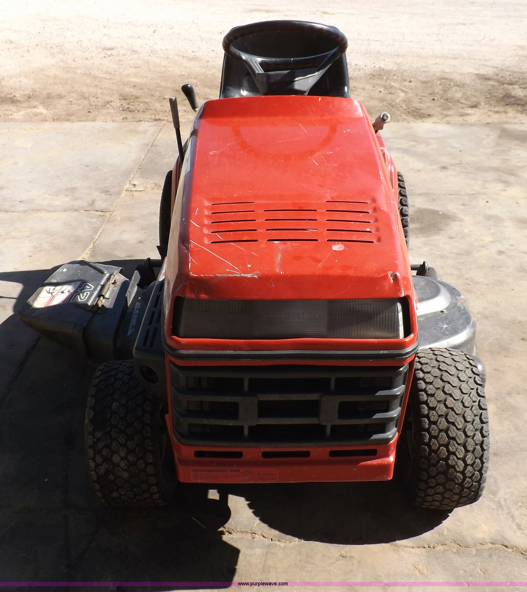 Honda HT4213 lawn mower in Garden City, KS Item F6194 sold Purple Wave