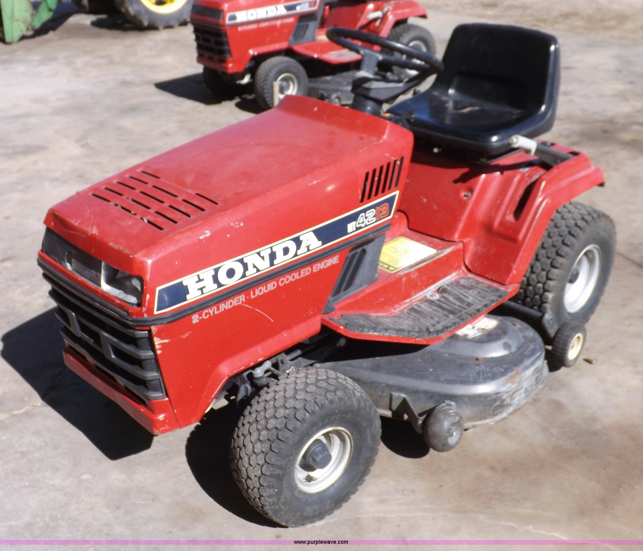 Honda HT4213 lawn mower in Garden City, KS Item F6195 sold Purple Wave