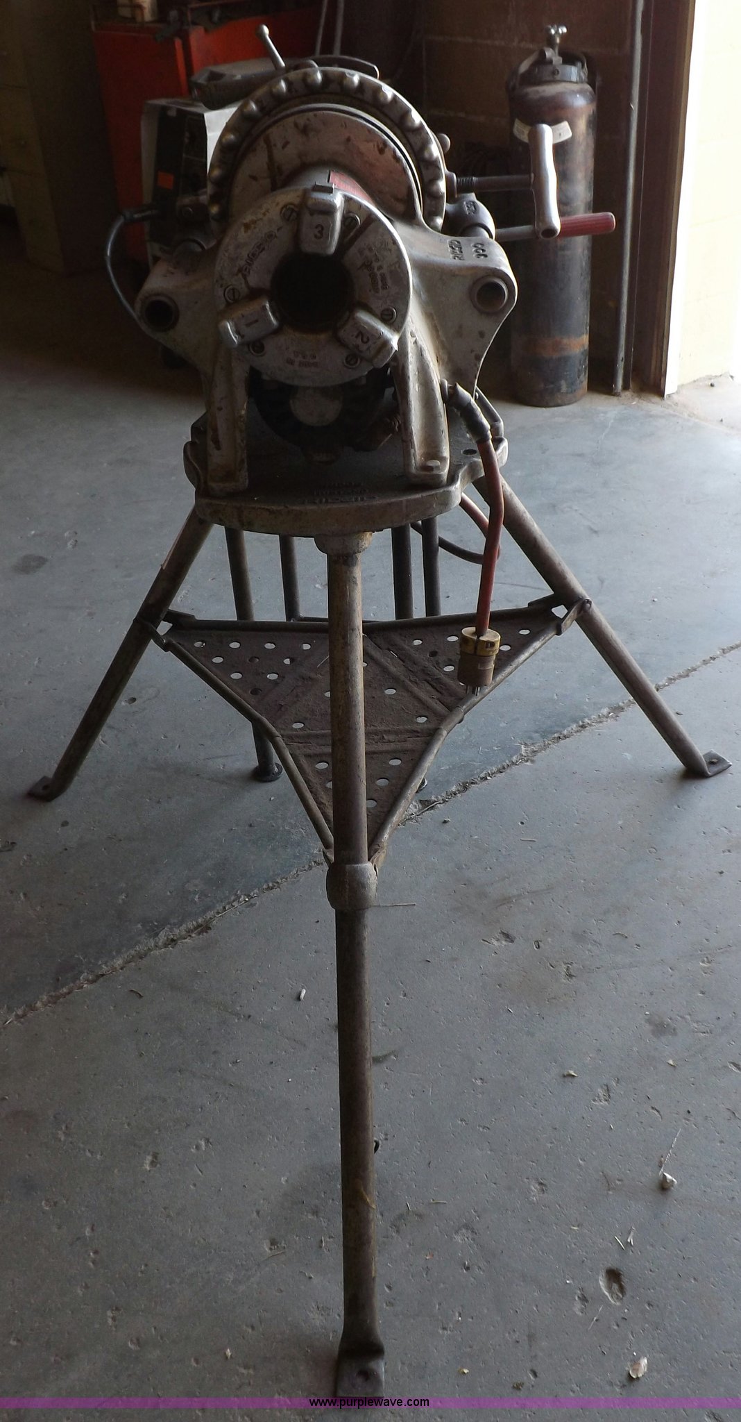 Rigid 300 pipe cutter, reamer, threading machine in Garden City, KS