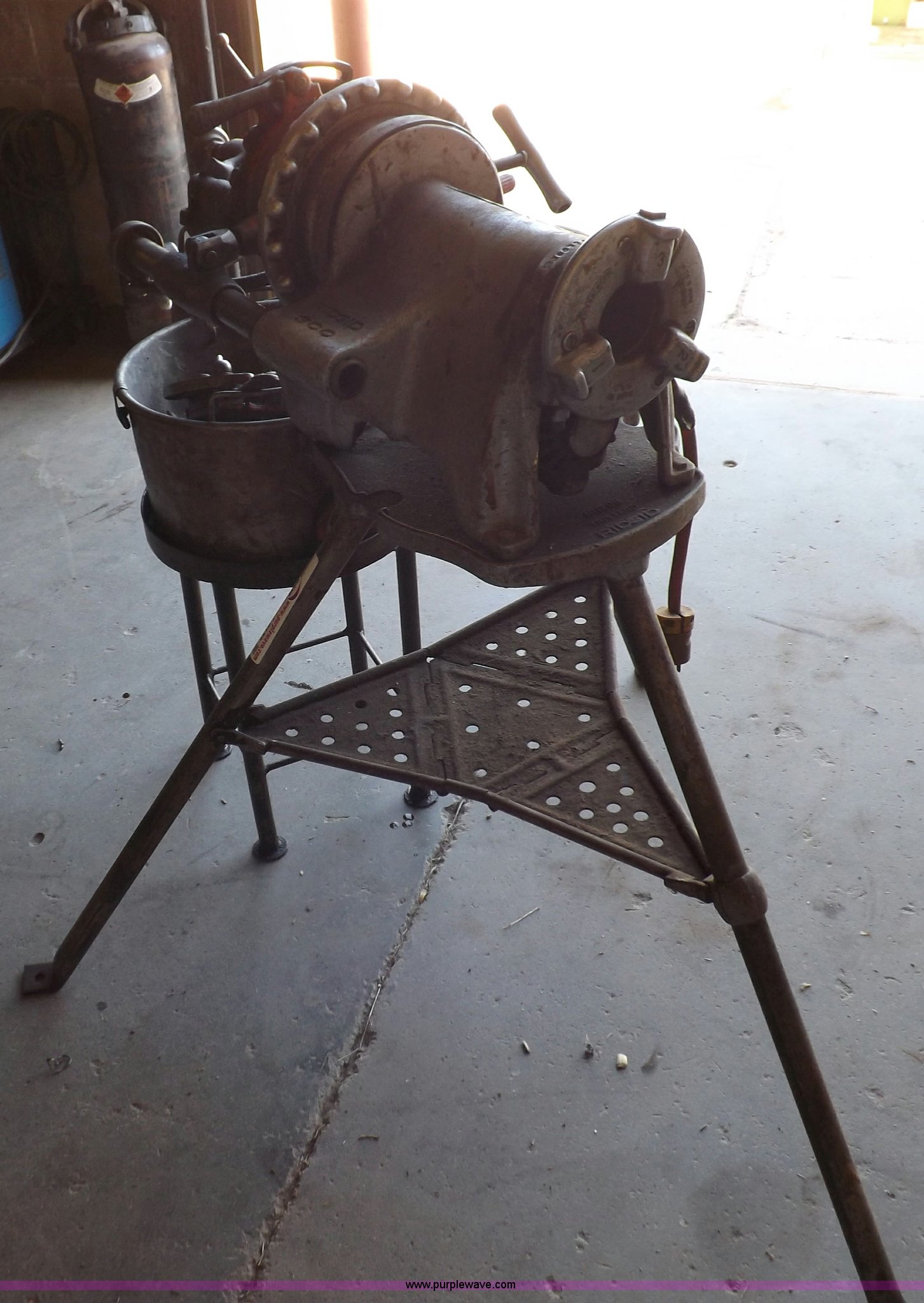 Rigid 300 pipe cutter, reamer, threading machine in Garden City, KS