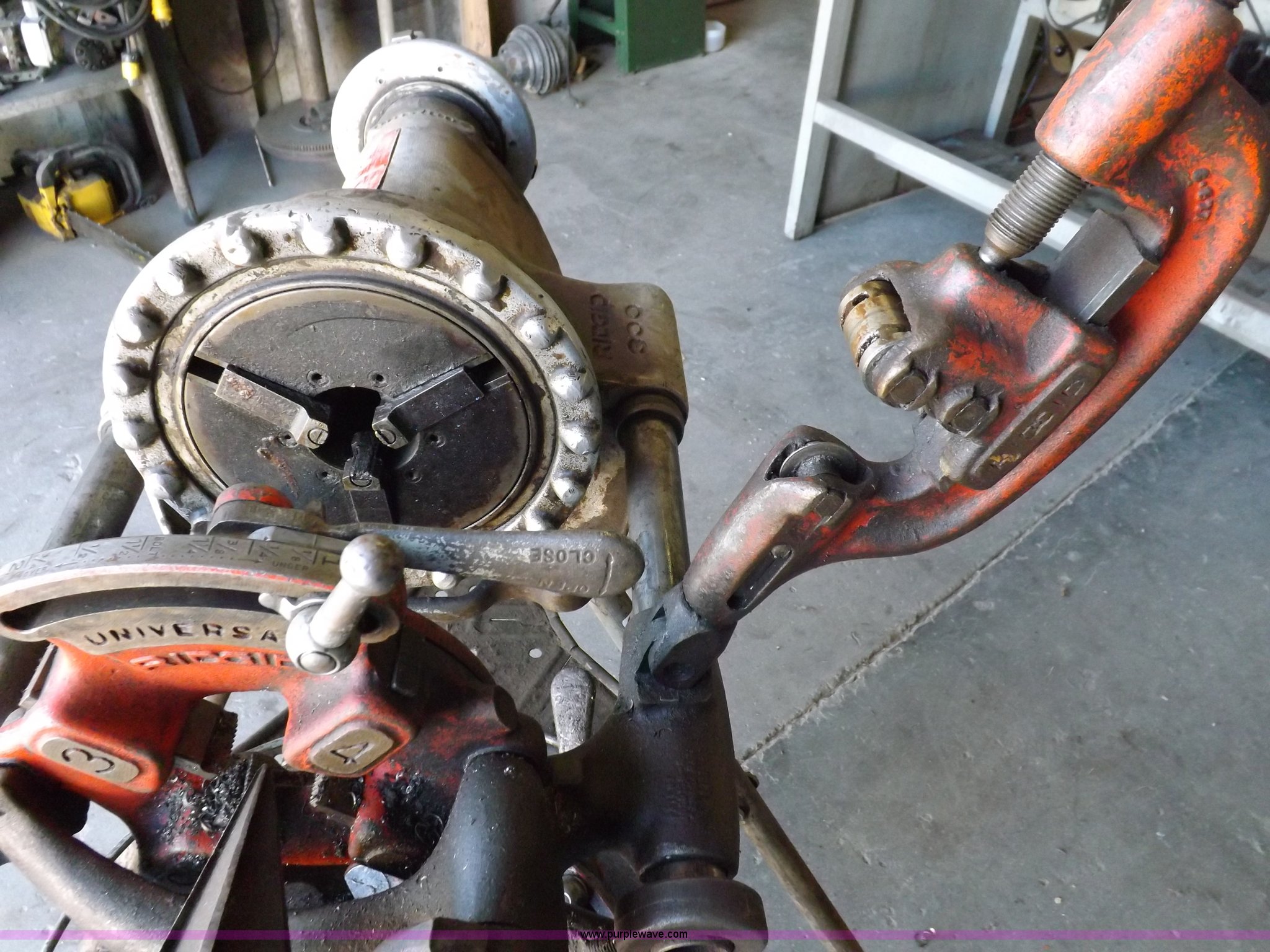 Rigid 300 pipe cutter, reamer, threading machine in Garden City, KS