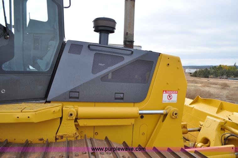 image for item C3046 2006 Komatsu D61PX dozer