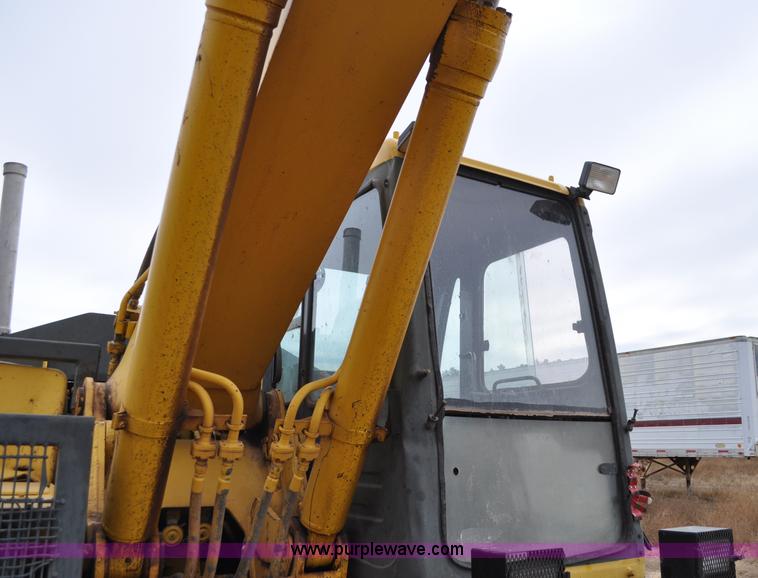 image for item C3047 1996 Komatsu PC200LC-6L excavator